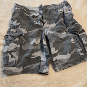 012826 Faded glory camo 4 pocket shorts size 36 #box 22q#
